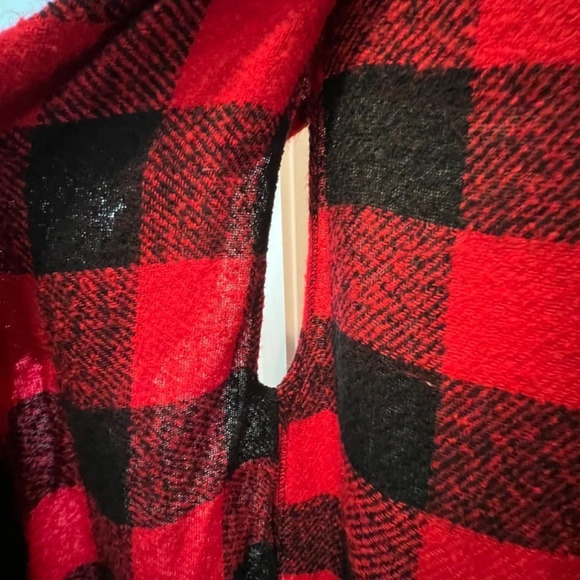 Maurices Red and Black Plaid Shawl Size OS like new - Picture 3 of 9